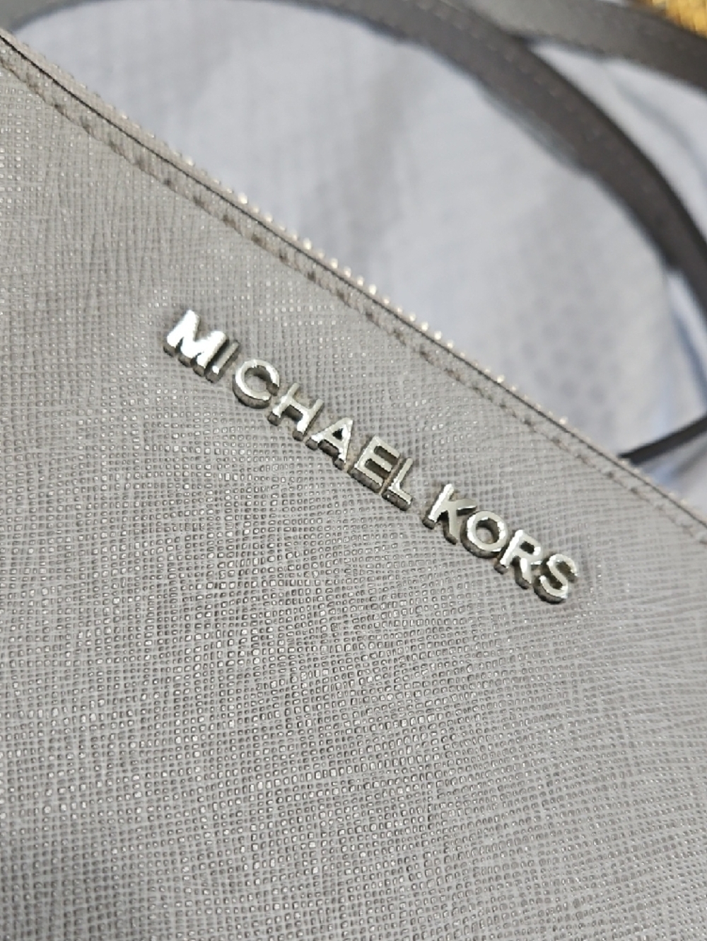 Michael Kors Jet Set Silver Crossbody Purse Clutch NWOT - Picture 2 of 16
